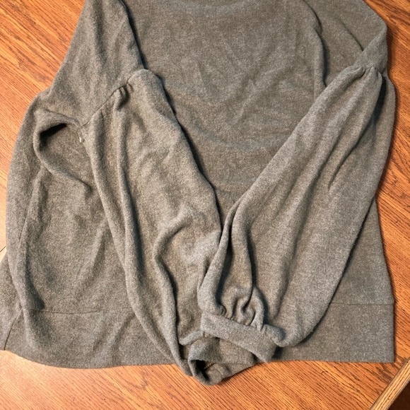 Everleigh Women’s Sweater - Picture 5 of 5